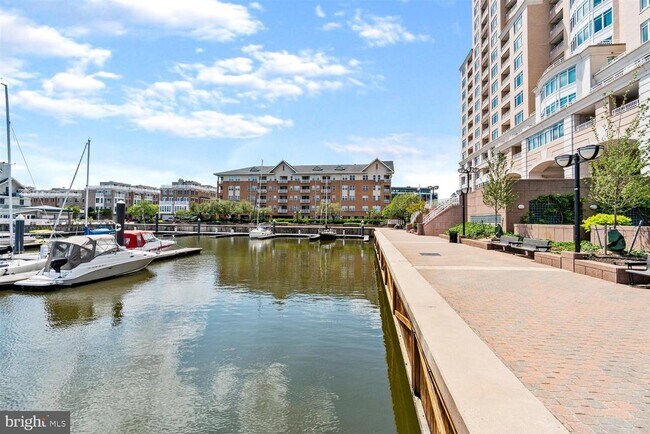 Building Photo - 100 Harborview Dr