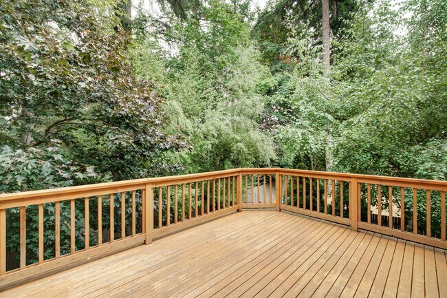 Building Photo - 5bd/3.5ba Bellevue Home
