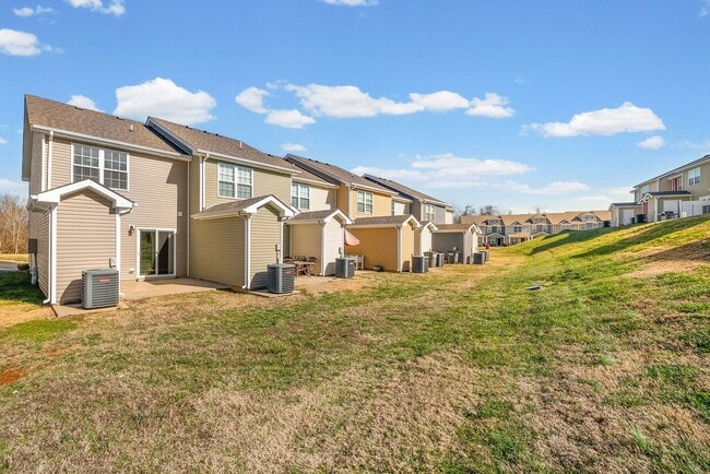 Building Photo - Beautiful 2 Bedroom 2 1/2 Bath Condo For Rent Near Beachaven Vineyard!