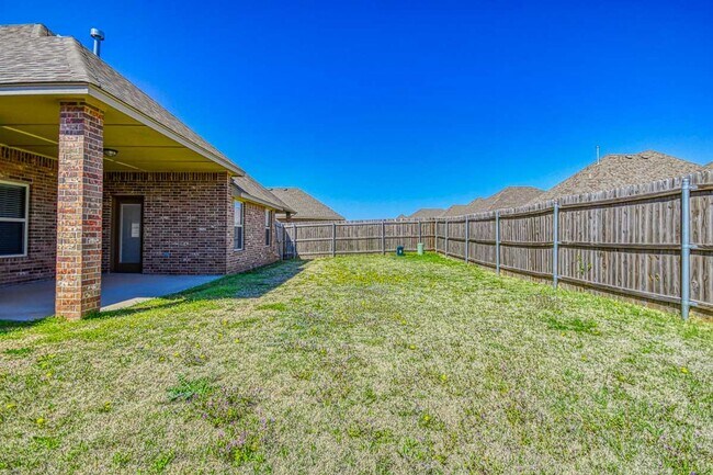Building Photo - Beautiful home in Williamson Farms!