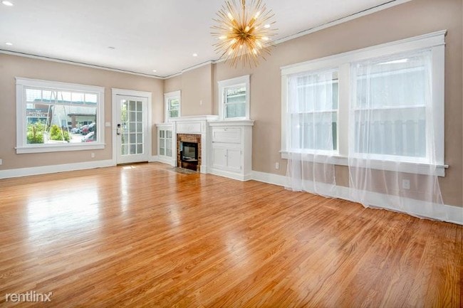 Building Photo - 1136 N Columbus Ave