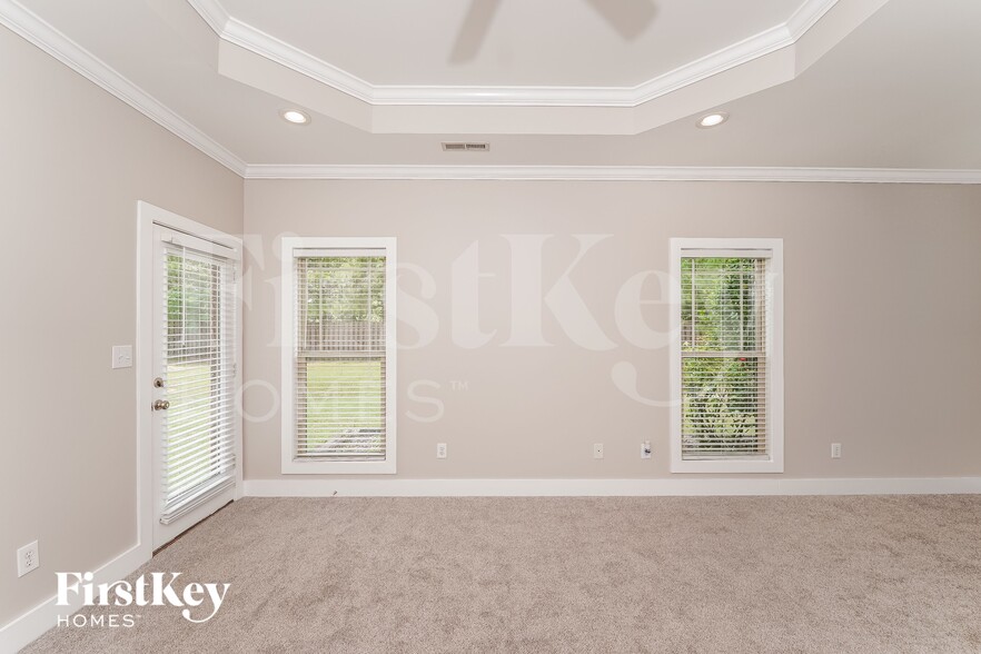 Building Photo - 15 Field Ln