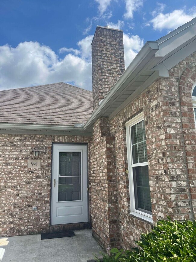 Building Photo - Updated and bright two bedroom condo