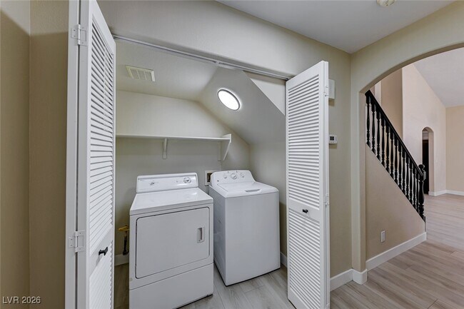 Building Photo - 926 Dancing Vines Ave