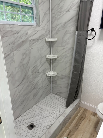 Building Photo - 710 E Crenshaw St