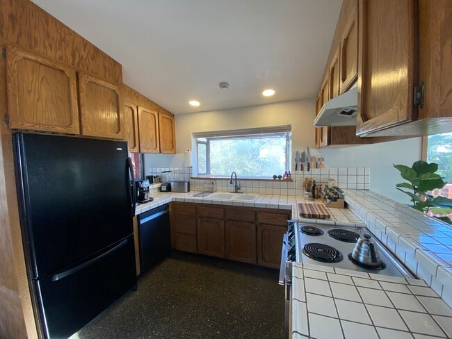 Building Photo - 3580 Skyline View Dr