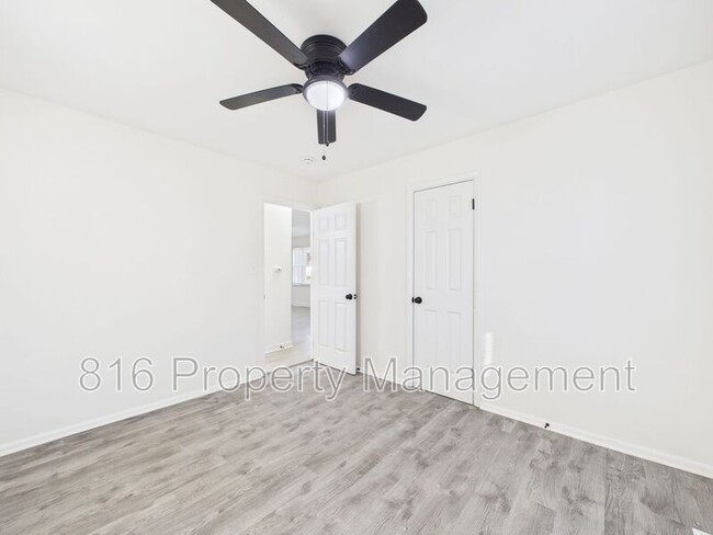 Building Photo - 5017 Dodson Ave