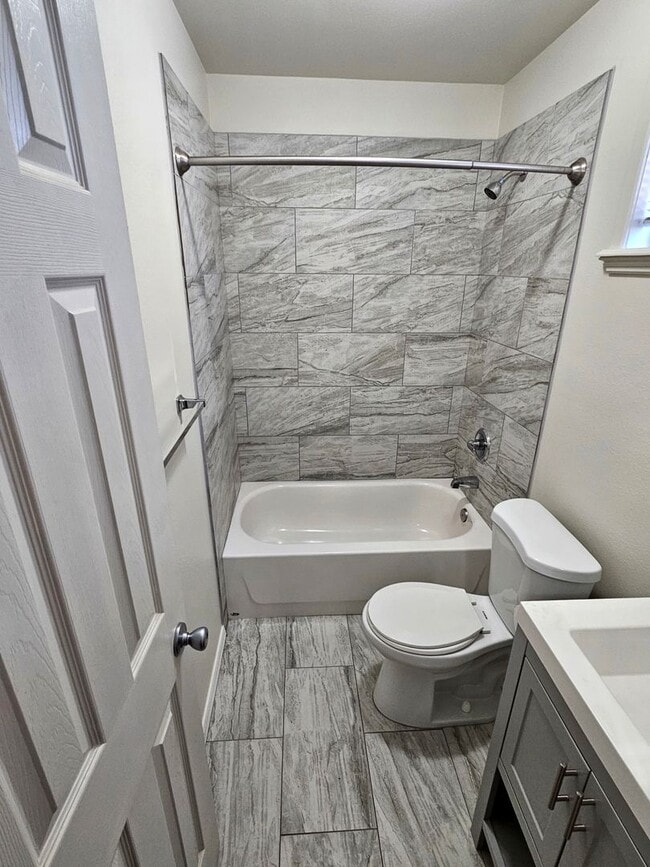 Building Photo - Newly Remodeled House with Washer/Dryer Included!