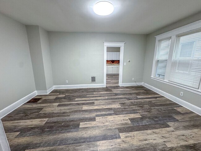 Building Photo - 318-320 Howard Ave