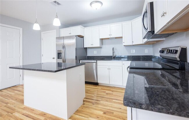 Building Photo - 13 Gray Coach Ln