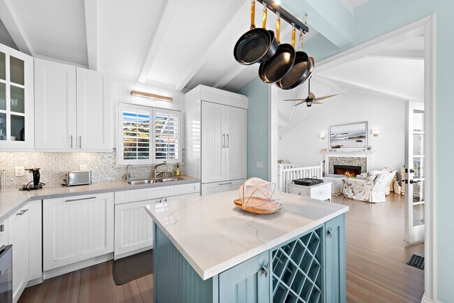 Building Photo - Woods Cove Beach House