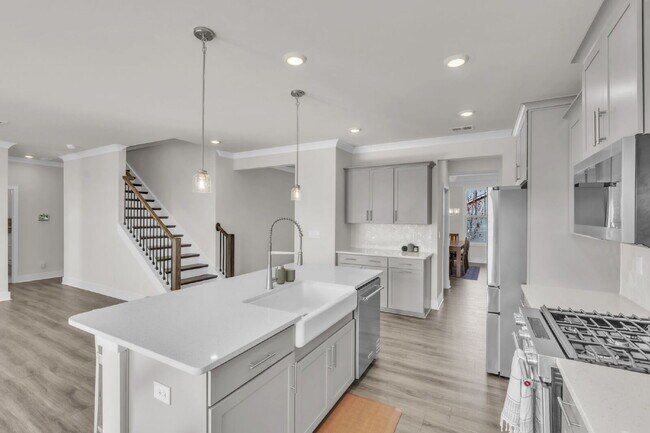 Building Photo - Elegant 5BR/4BA Home Minutes from the Swam...