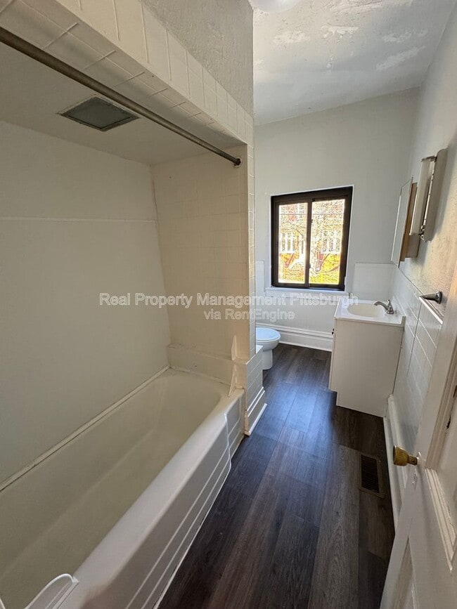 Building Photo - 1825 Rialto St