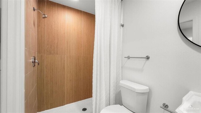 Building Photo - 9 E Dunkin Cir