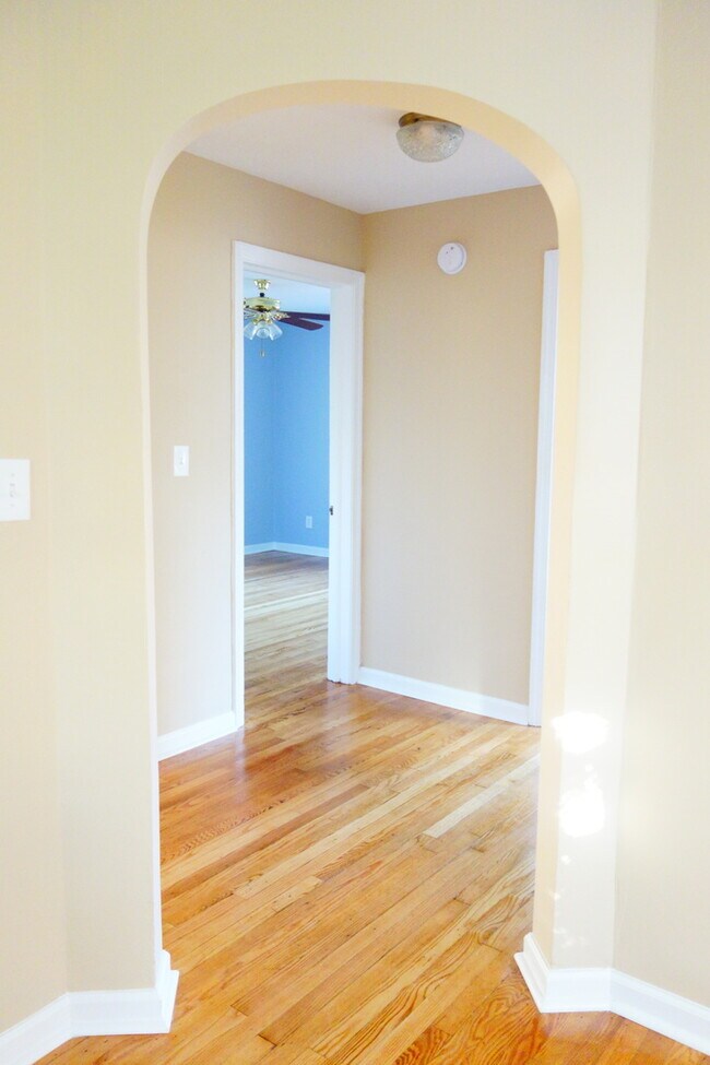 Building Photo - 8007 Garland Ave