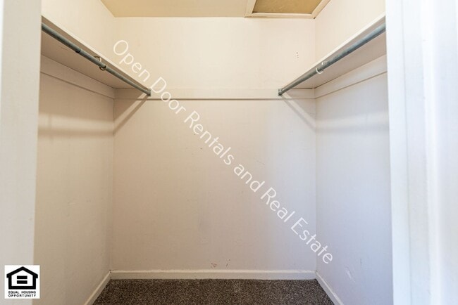 Building Photo - 15030 Tally Ho Dr