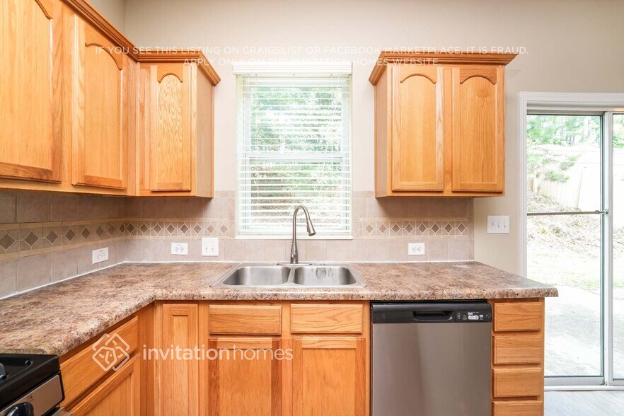 Building Photo - 610 Simonton Crest Dr SE