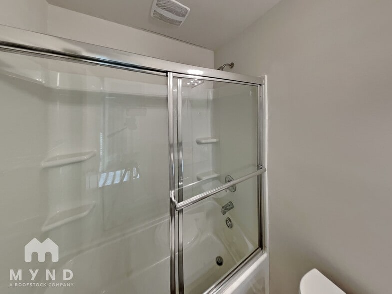 Building Photo - 6378 Century Ln