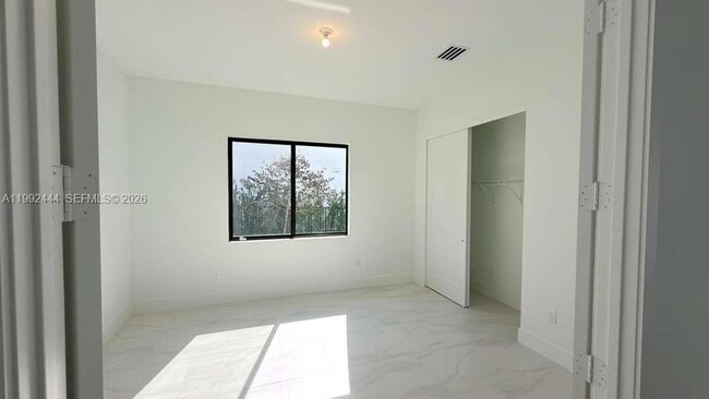 Building Photo - 19708 NE 14th Ave