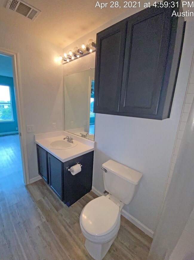 Building Photo - 5713 Silver Screen Dr