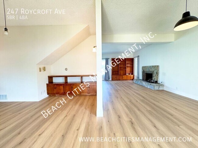 Building Photo - 247 Roycroft Ave