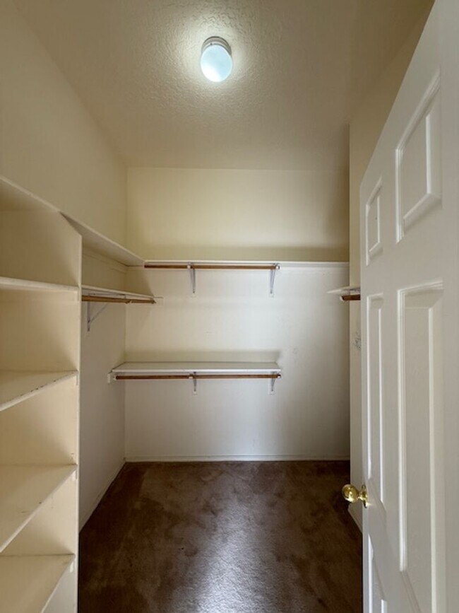 Building Photo - HOLIDAY RENT REDUCTIION ! Spacious 3 Bedroom 2 Bathroom and 2 Car Garage in beautiful NE Heights ...