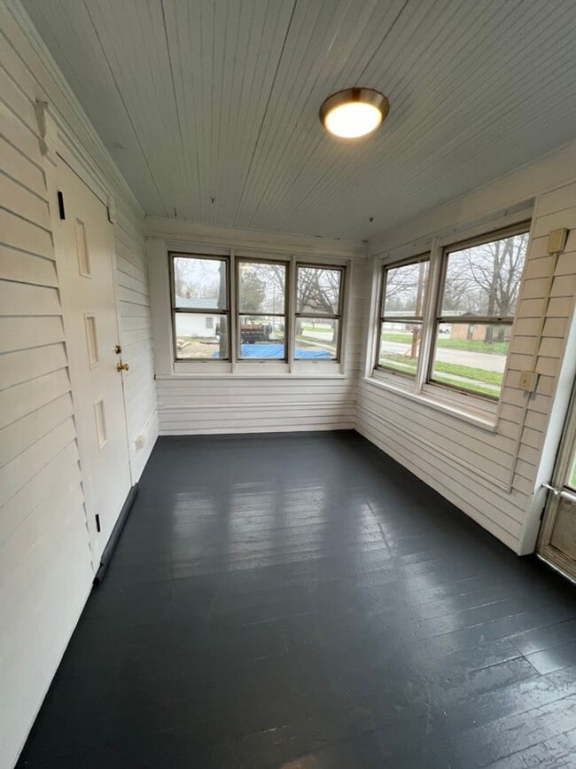 Building Photo - Newly Remodeled 4 Bed House Available Now!