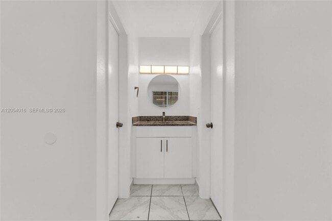 Building Photo - 9354 SW 77th Ave