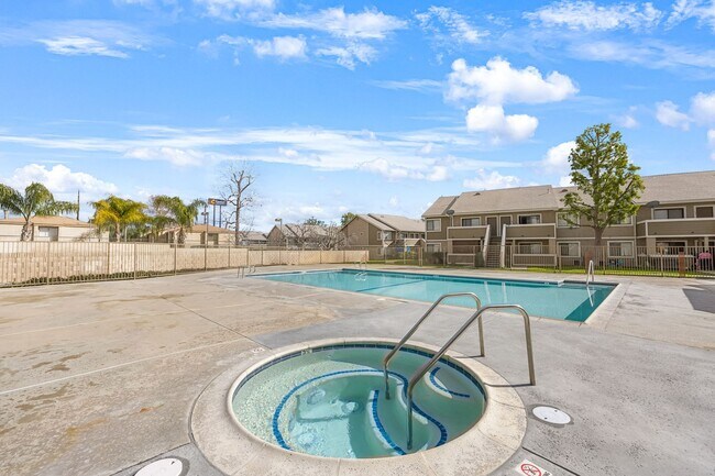 Building Photo - 2BD 2BTH B