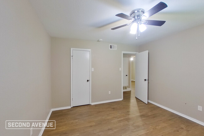 Building Photo - 2204 Carywood Dr