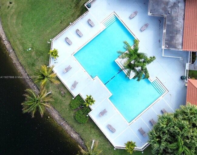 Building Photo - 12950 Vista Isles Dr