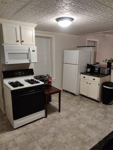 kitchen - 277 Pleasant St