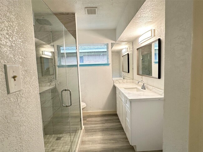 Building Photo - 11922 Sea Shore Dr