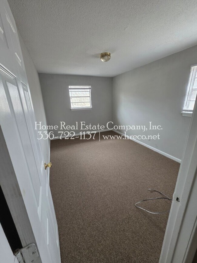 Building Photo - 1982 Maryland Ave