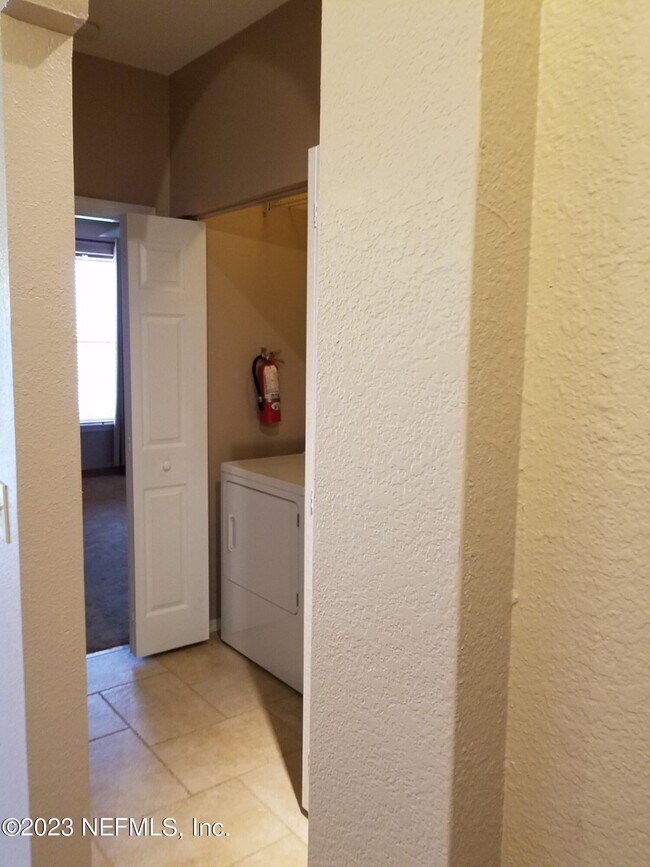 Building Photo - 13810 Sutton Park Dr N