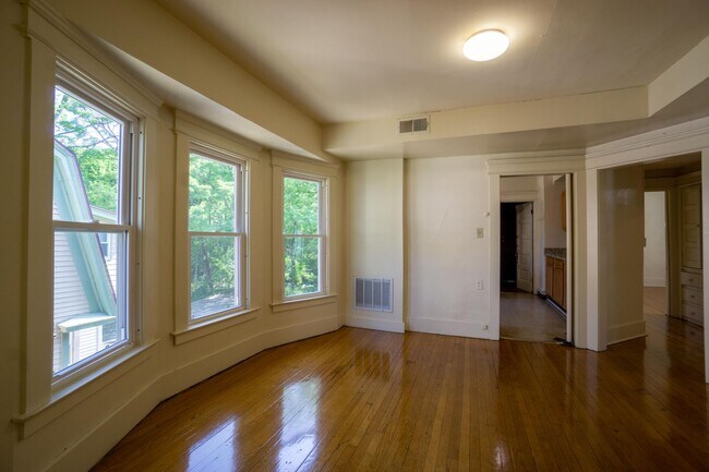 Building Photo - 971 Lancaster Ave