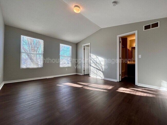 Building Photo - 2104 Shiloh Point SE