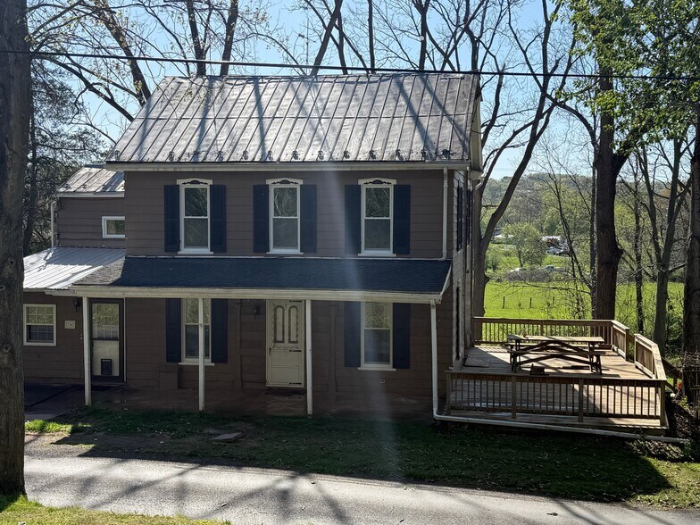 Primary Photo - 16 Snyder Hill Rd