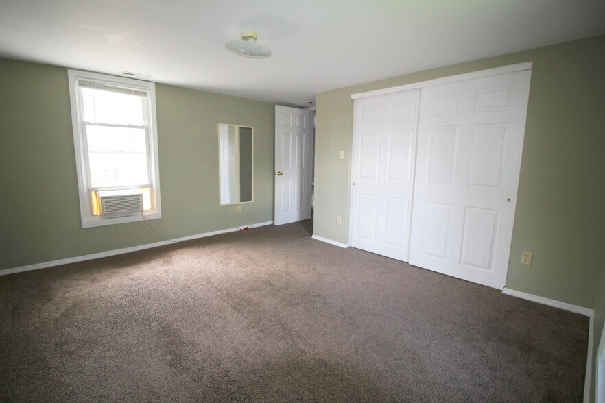 Bedroom 1 - 2584 Deming Ave