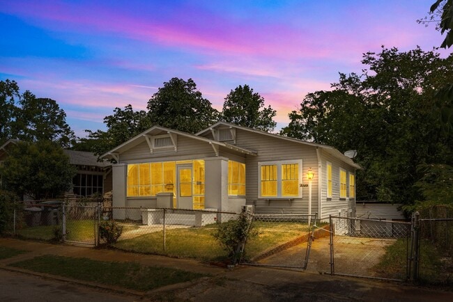 Primary Photo - Spacious beautiful 5-bedroom 2 bath home