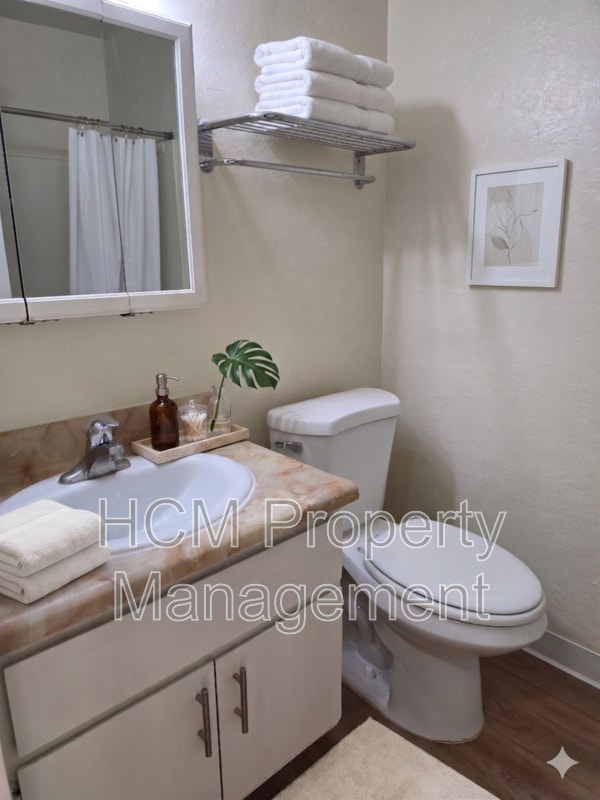 Building Photo - 9216 Van Nuys Blvd