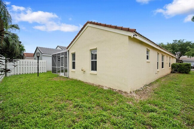 Building Photo - 824 Sand Creek Cir