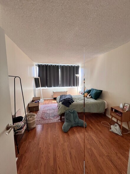 Building Photo - 45 river drive south