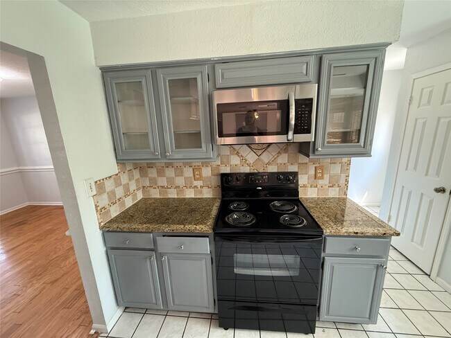 Building Photo - 4330 Meadow Springs Dr