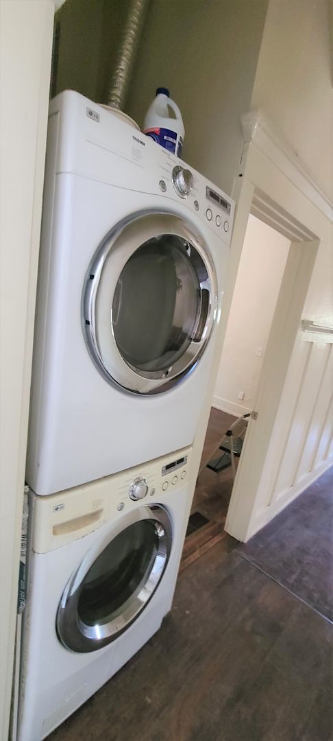 Building Photo - Euclid Ave - A 4 bedroom 2 bathroom Histor...