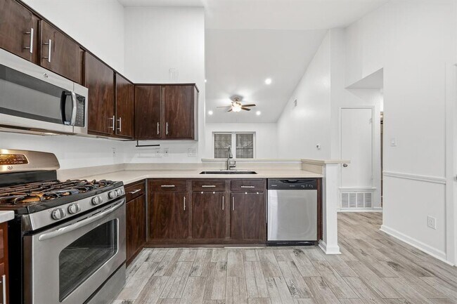 Building Photo - 1411 Gracy Farms Ln