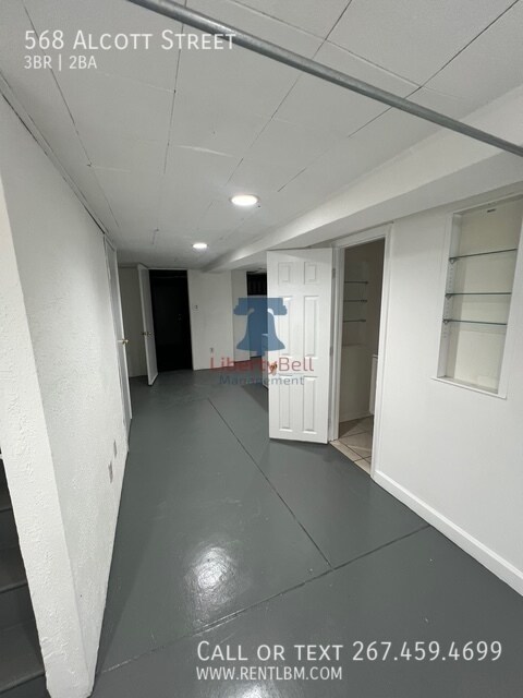 Building Photo - 568 Alcott St