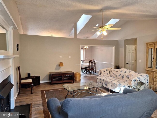 Building Photo - 12 Albano Ct