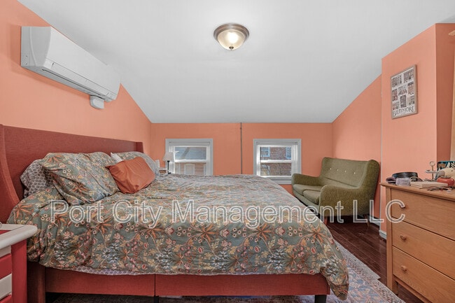 Building Photo - 232 S Castle St