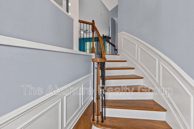 Building Photo - 8611 Macedonia Lake Dr